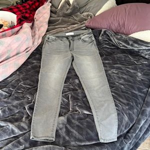 Med gray jeans